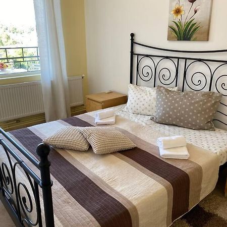 Apartment Happy Place Akatcia 大特尔诺沃 外观 照片
