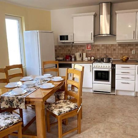 Apartment Happy Place Akatcia 大特尔诺沃 外观 照片