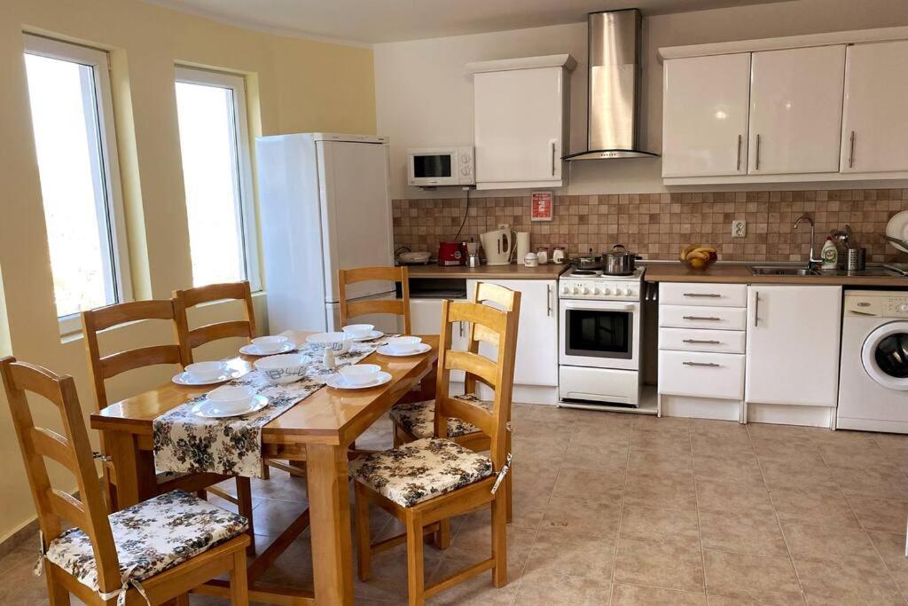 Apartment Happy Place Akatcia 大特尔诺沃 外观 照片